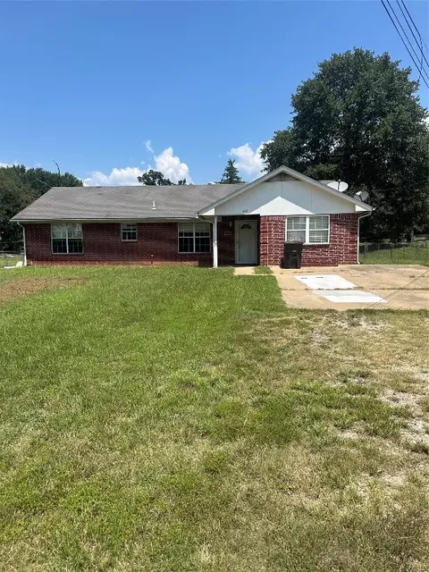 609 E Choctaw St, Broken Bow, OK 74728 photo 1