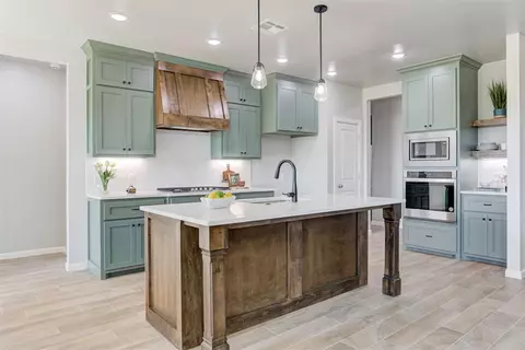 508 Cantebury Dr, Tuttle, OK 73089