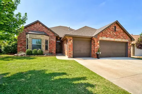 19005 Meadows Crossing Dr, Edmond, OK 73012