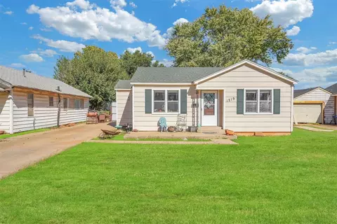 1219 W 6th St, Elk City, OK 73644