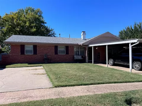 213 S Irving Dr, Moore, OK 73160