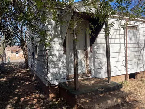702 Sisson Ave, Sayre, OK 73662 photo 2