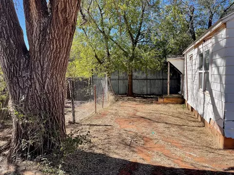 702 Sisson Ave, Sayre, OK 73662 photo 3