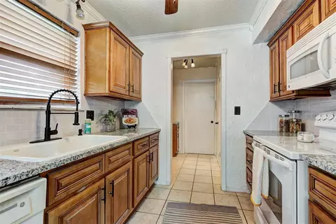 308 E Carson Ln, Mustang, OK 73064 photo 13