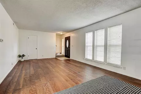 308 E Carson Ln, Mustang, OK 73064 photo 9
