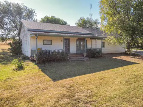 21434 E 1020 Rd, Foss, OK 73647