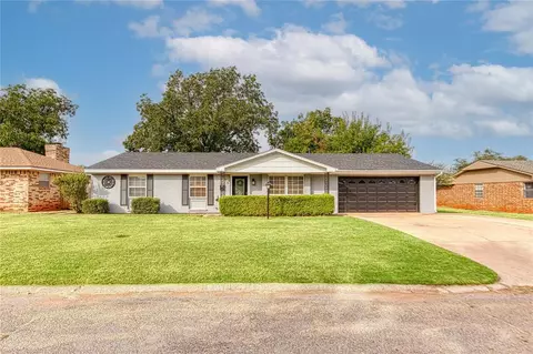 905 N Howard Ave, Elk City, OK 73644