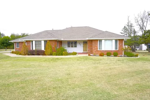 901 Locust St, Perry, OK 73077 photo 1