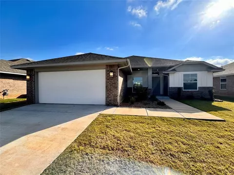 2409 Woodgrove Ct, Midwest City, OK 73130