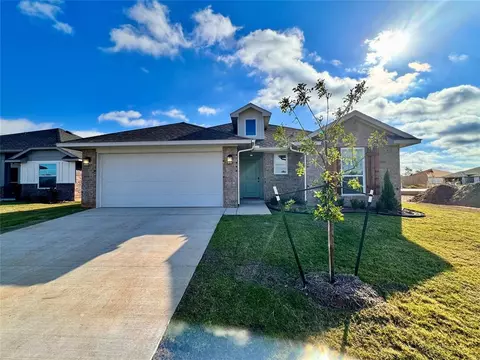 2413 Woodgrove Ct, Midwest City, OK 73130