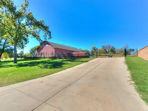 2111 N Anderson Rd, Choctaw, OK 73020