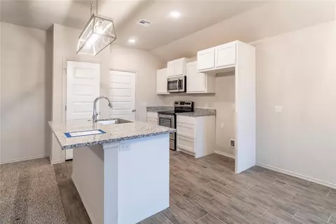 1924 Eli Ave, Tuttle, OK 73089 photo 4