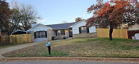 3401 E Noble Dr, Edmond, OK 73034