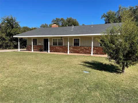 1001 London Dr, Anadarko, OK 73005