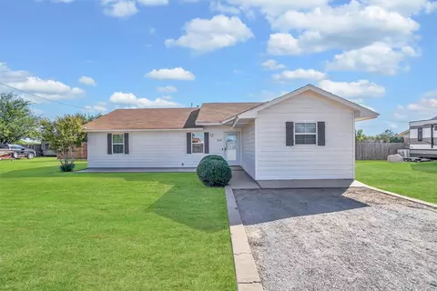 608 E Warren Rd, Blair, OK 73526