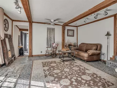 302 Thunderbird Dr, Crescent, OK 73028 photo 12