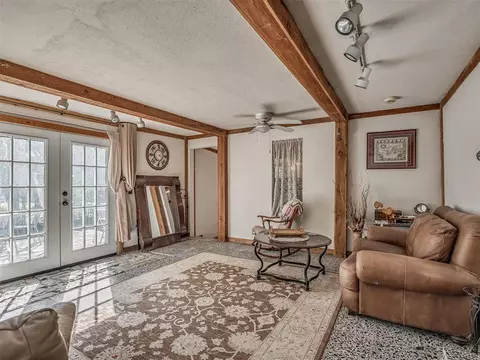 302 Thunderbird Dr, Crescent, OK 73028 photo 9