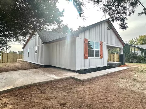 2001 S 13th St, Chickasha, OK 73018