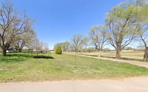 1113 N 7th St, Sayre, OK 73662