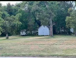 923 N 6th St, Perry, OK 74058