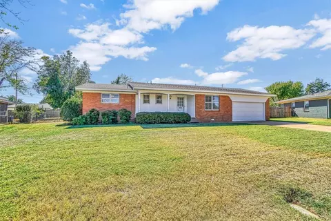 218 William Dr, Altus, OK 73521 photo 2