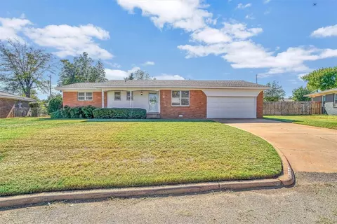 218 William Dr, Altus, OK 73521