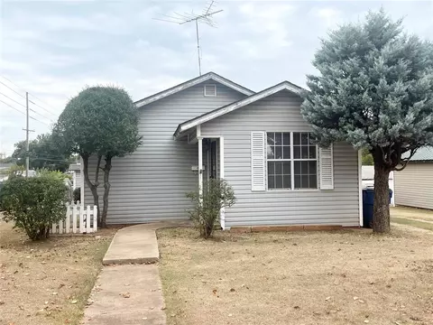 1328 S 14th St, Chickasha, OK 73018
