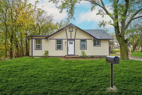 103 E 6th St, Wellston, OK 74881