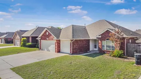 1725 SW 33rd St, Moore, OK 73160