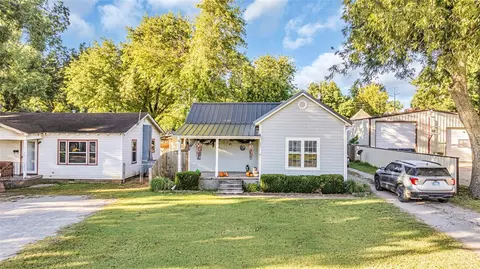 221 N Locust St, Pauls Valley, OK 73075