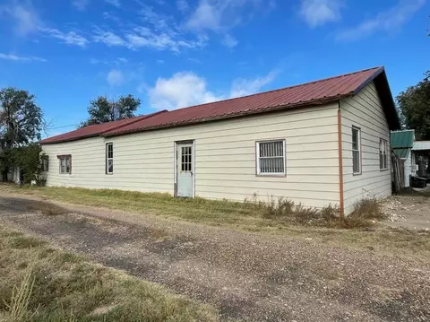 106 N Boradway St, Hardesty, OK 73944