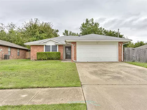 725 Peppertree Ct, Norman, OK 73071