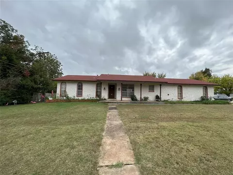 3720 Ridgehaven Dr, Midwest City, OK 73110