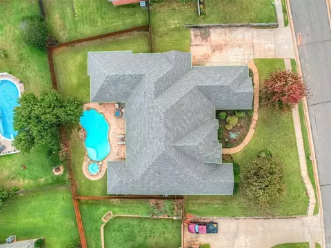 2716 Roxburgh Ct, Edmond, OK 73013