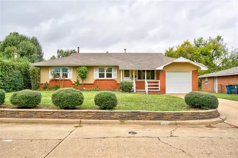 905 General Senter Dr, Midwest City, OK 73110