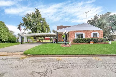 213 W Davis St, Tipton, OK 73570