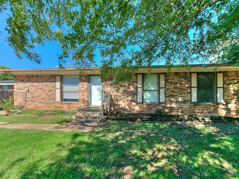 2221 Memphis Dr, Norman, OK 73071
