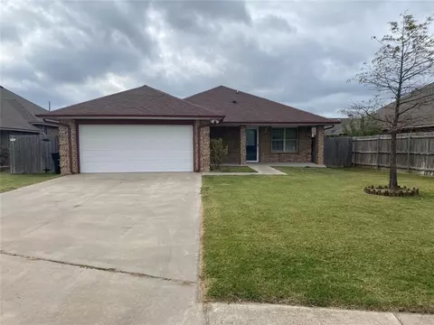 1008 SW 16th St, Moore, OK 73160