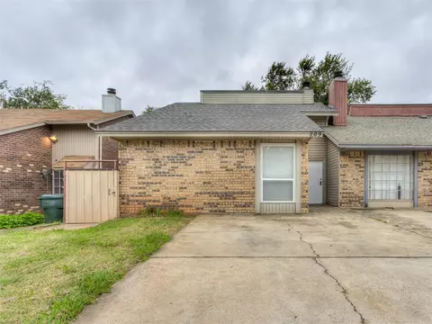 209 Woodman Dr, Midwest City, OK 73110