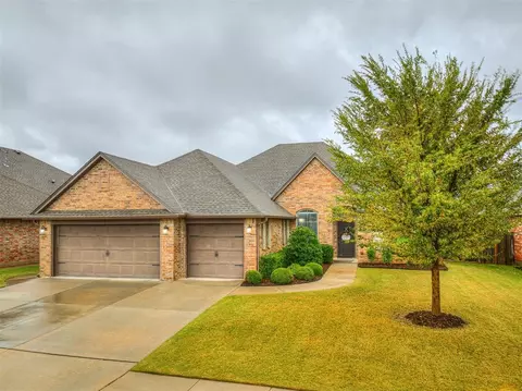 912 Ryan Rd, Moore, OK 73160