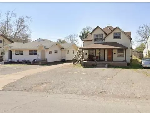 614 S 6th St, Clinton, OK 73601