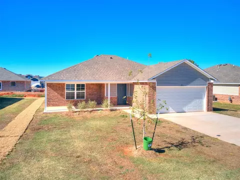925 S Colt Ln, Mustang, OK 73064