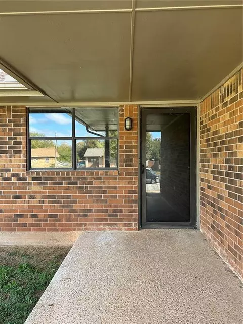 329 Robbin Cir, Noble, OK 73068 photo 2