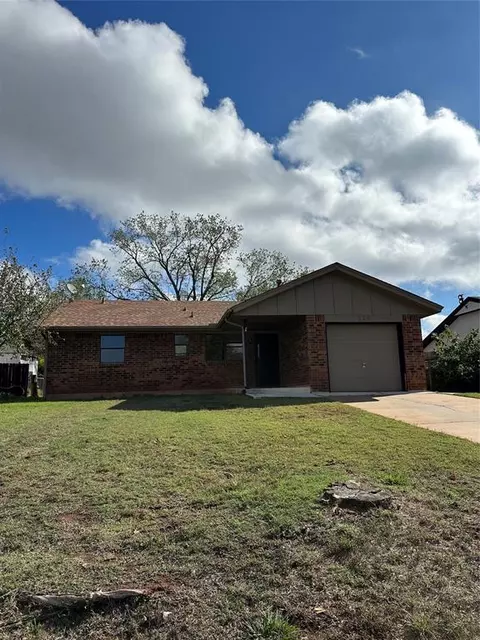 329 Robbin Cir, Noble, OK 73068
