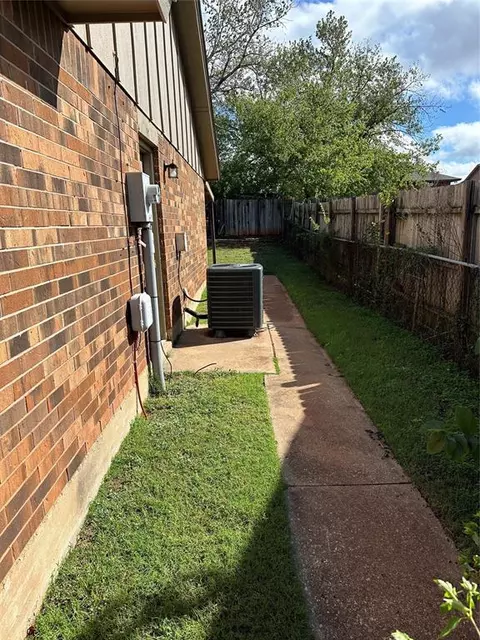 329 Robbin Cir, Noble, OK 73068 photo 3