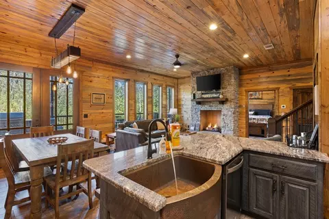 230 Sugar Pine Loop, Broken Bow, OK 74728 photo 17