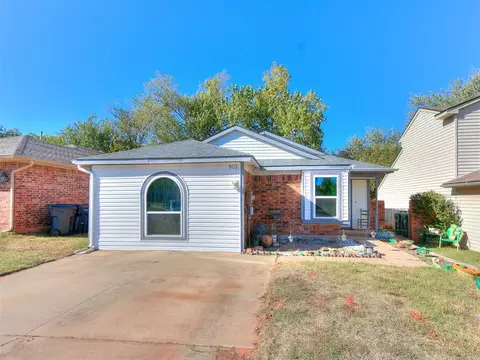 903 Valley Ct, Edmond, OK 73012