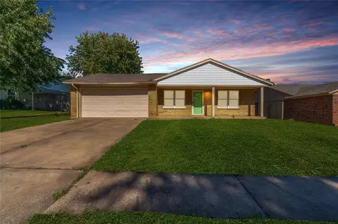 1633 NE 4th St, Moore, OK 73160
