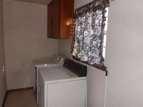 223 SE 3rd St, Tipton, OK 73570 photo 4