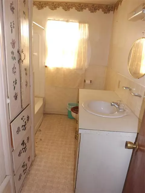 223 SE 3rd St, Tipton, OK 73570 photo 11